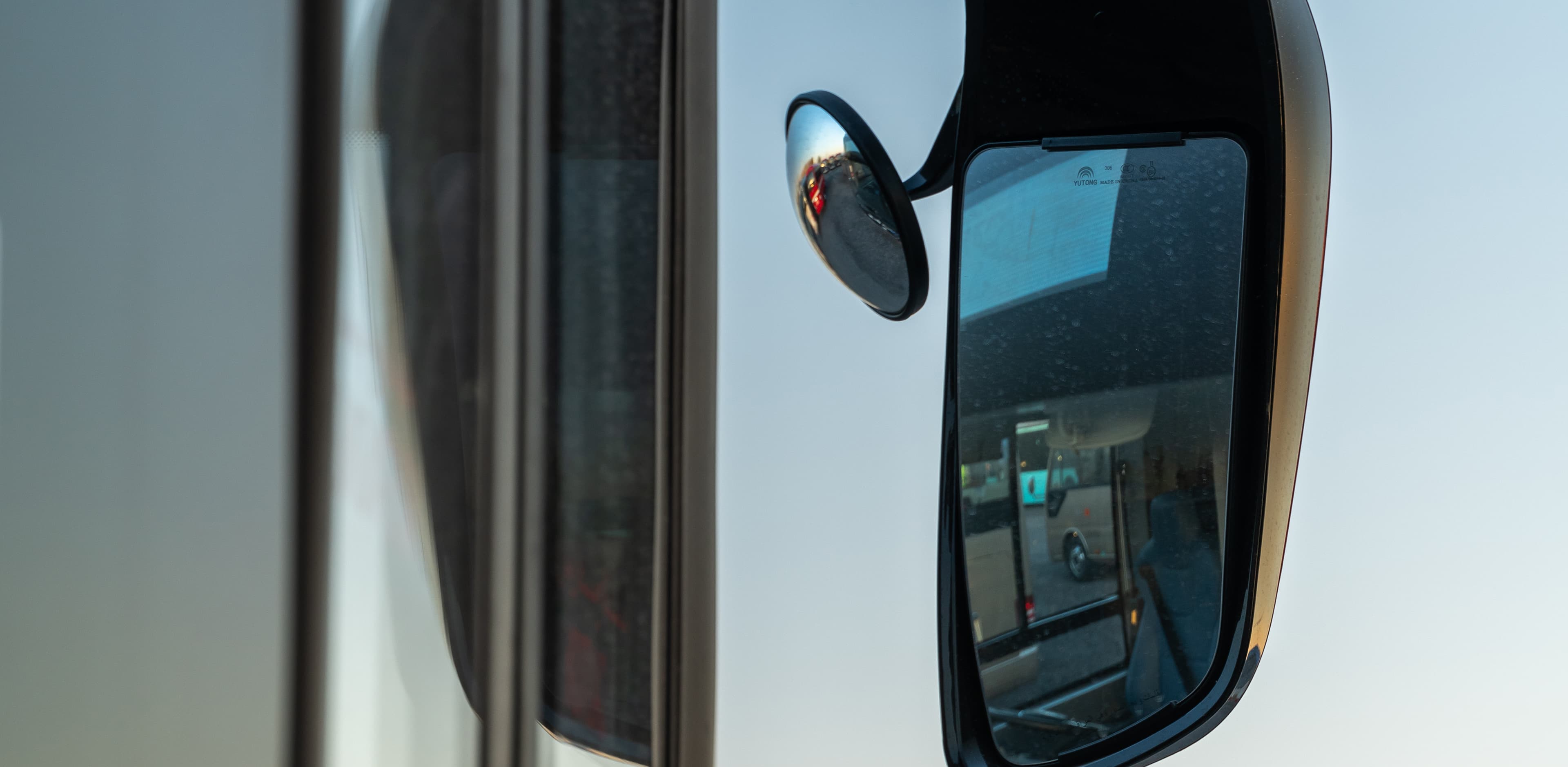 Wide-angle rearview mirror